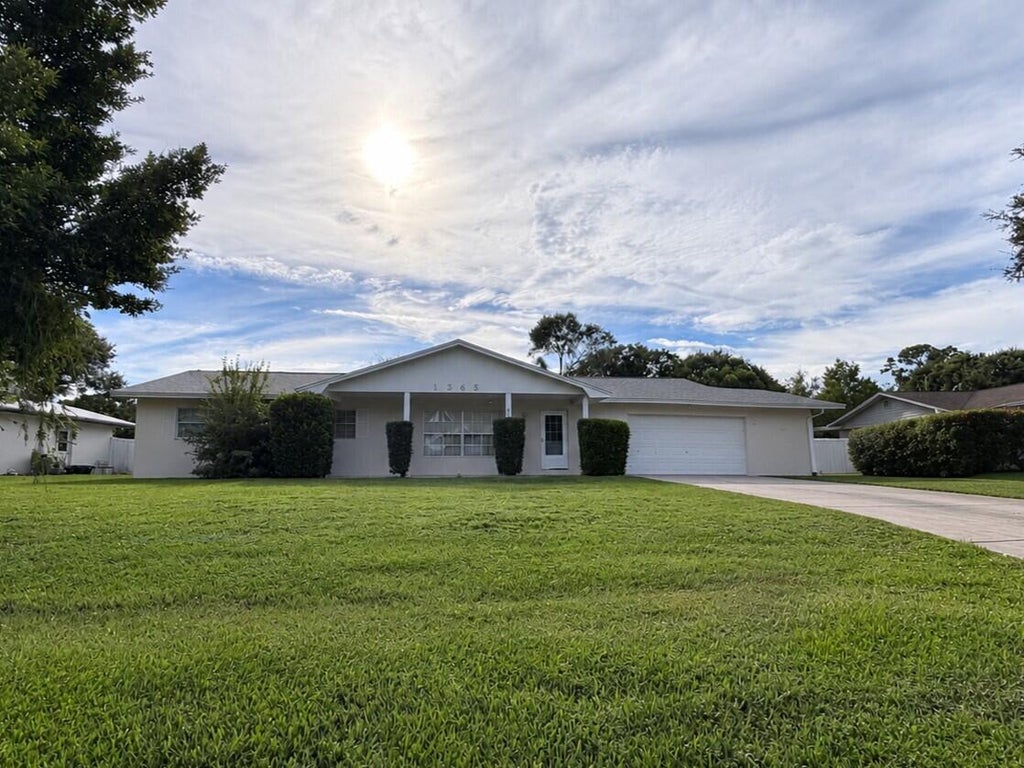 Photo of 1365 29TH Avenue, Vero Beach, FL 32960 (MLS # B26073175)