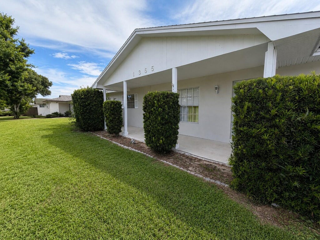 Photo of 1365 29TH Avenue, Vero Beach, FL 32960 (MLS # B26073175)