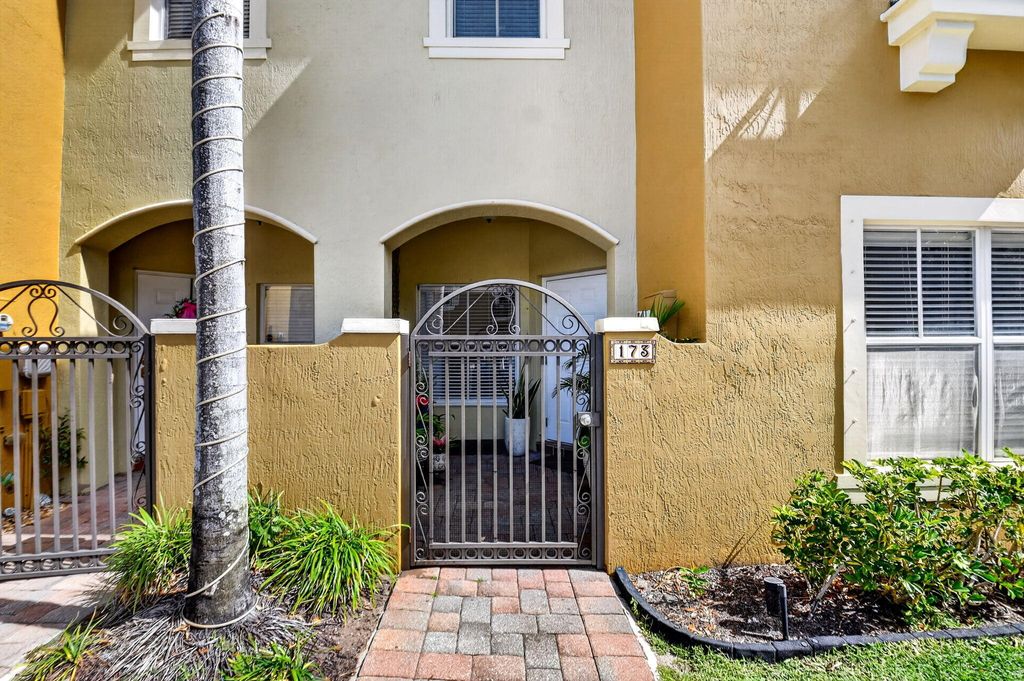 Photo of 173 Lake Monterey Circle, Boynton Beach, FL 33426 (MLS # B26019245)