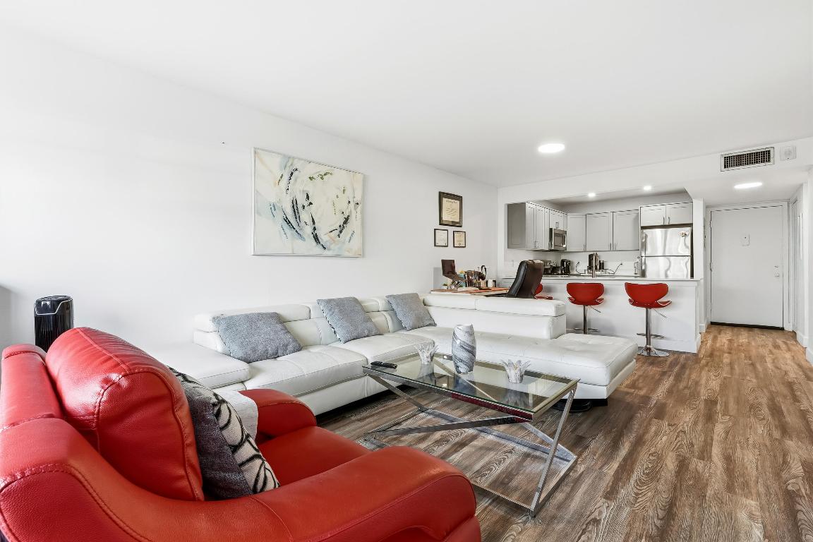 PALM LAKE 1 CONDO - Residential