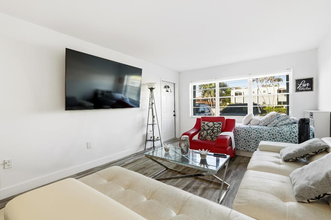 PALM LAKE 1 CONDO - Residential