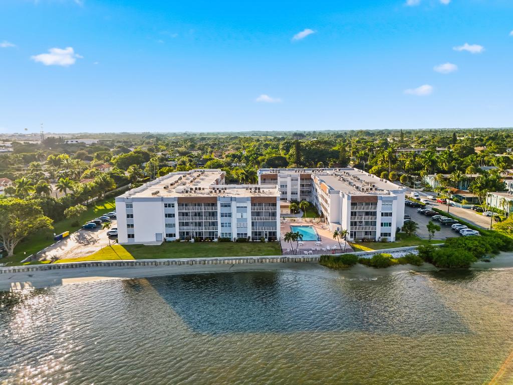 PALM LAKE 1 CONDO - Residential