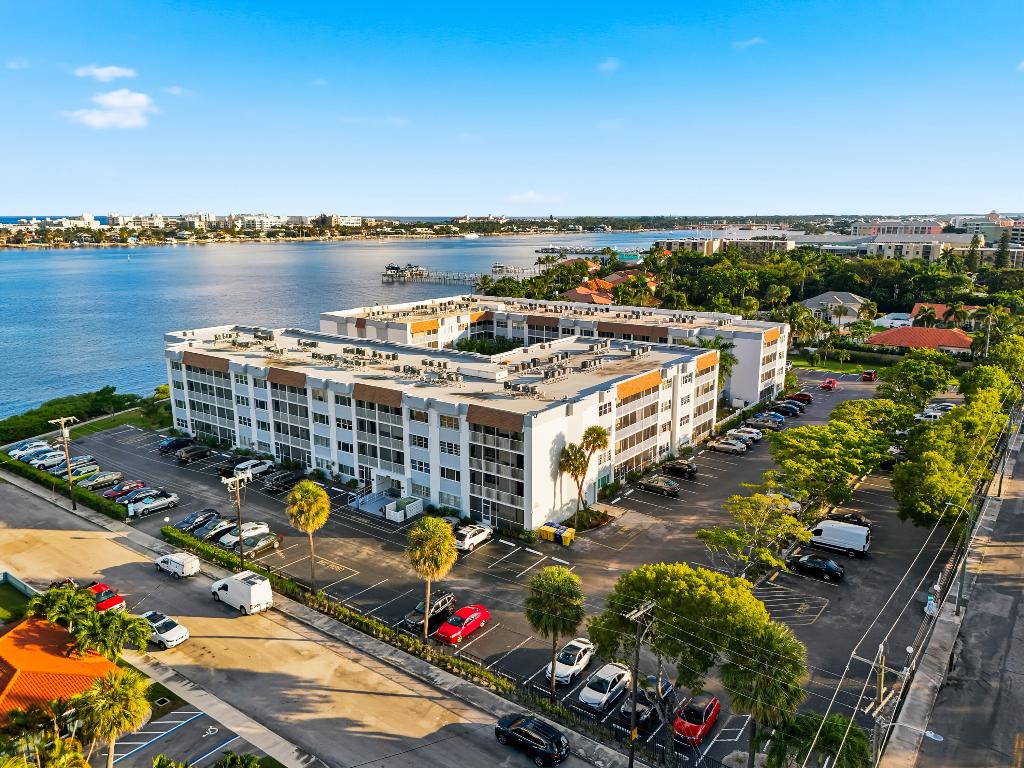 PALM LAKE 1 CONDO - Residential