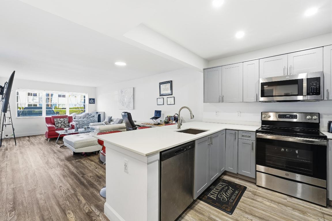 PALM LAKE 1 CONDO - Residential