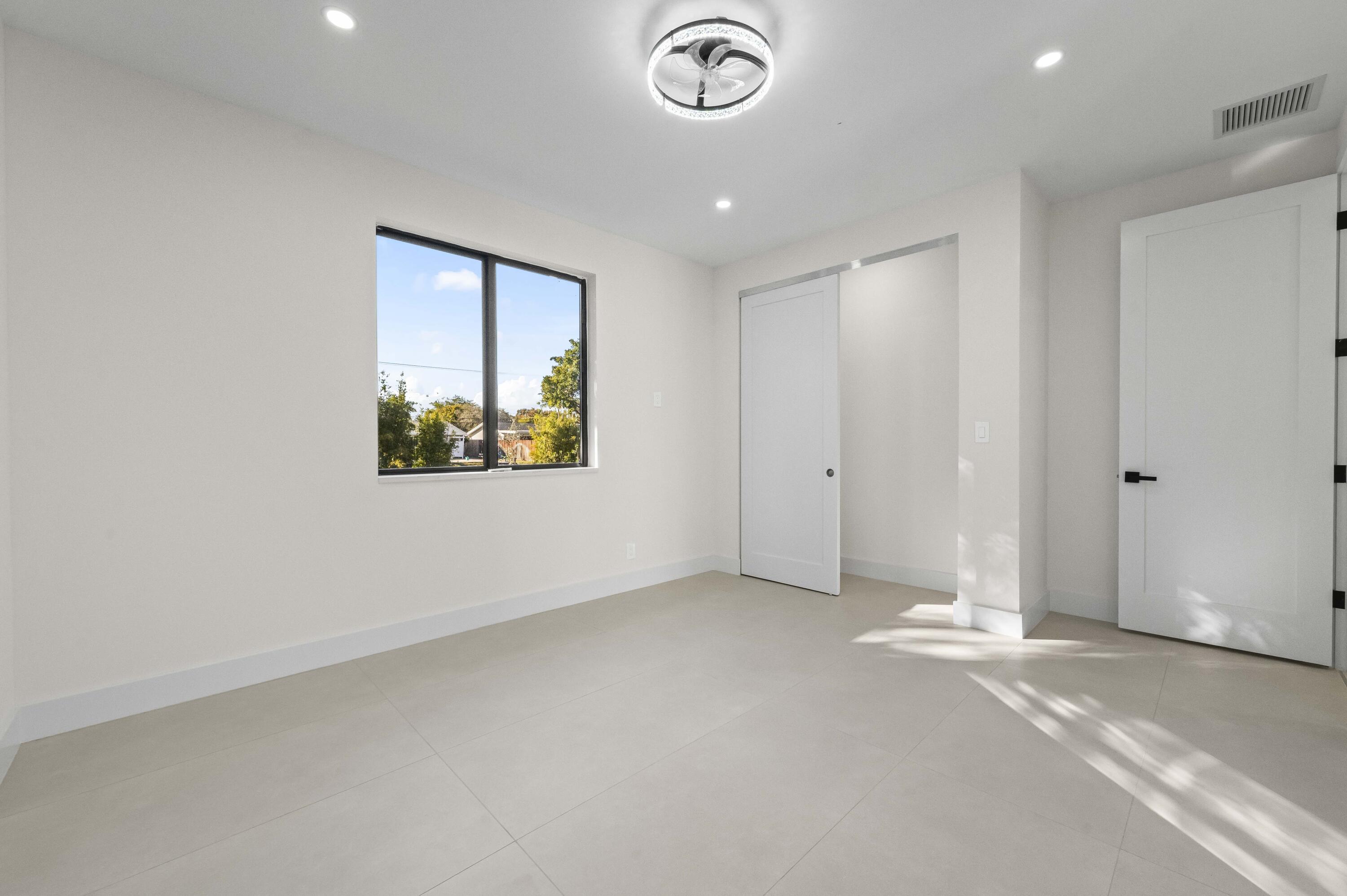 COCONUT CREEK 11TH SEC - Residential