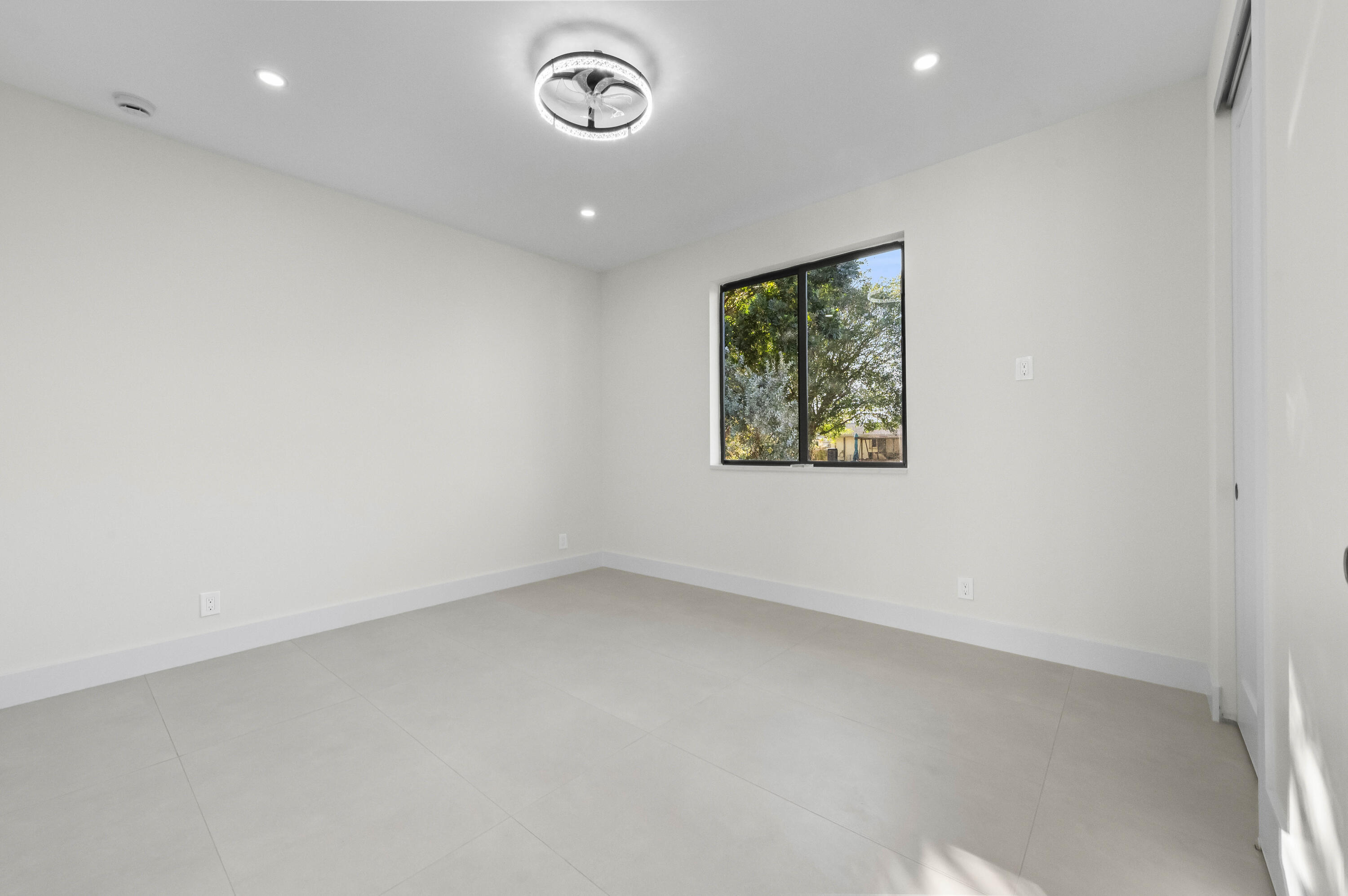 COCONUT CREEK 11TH SEC - Residential