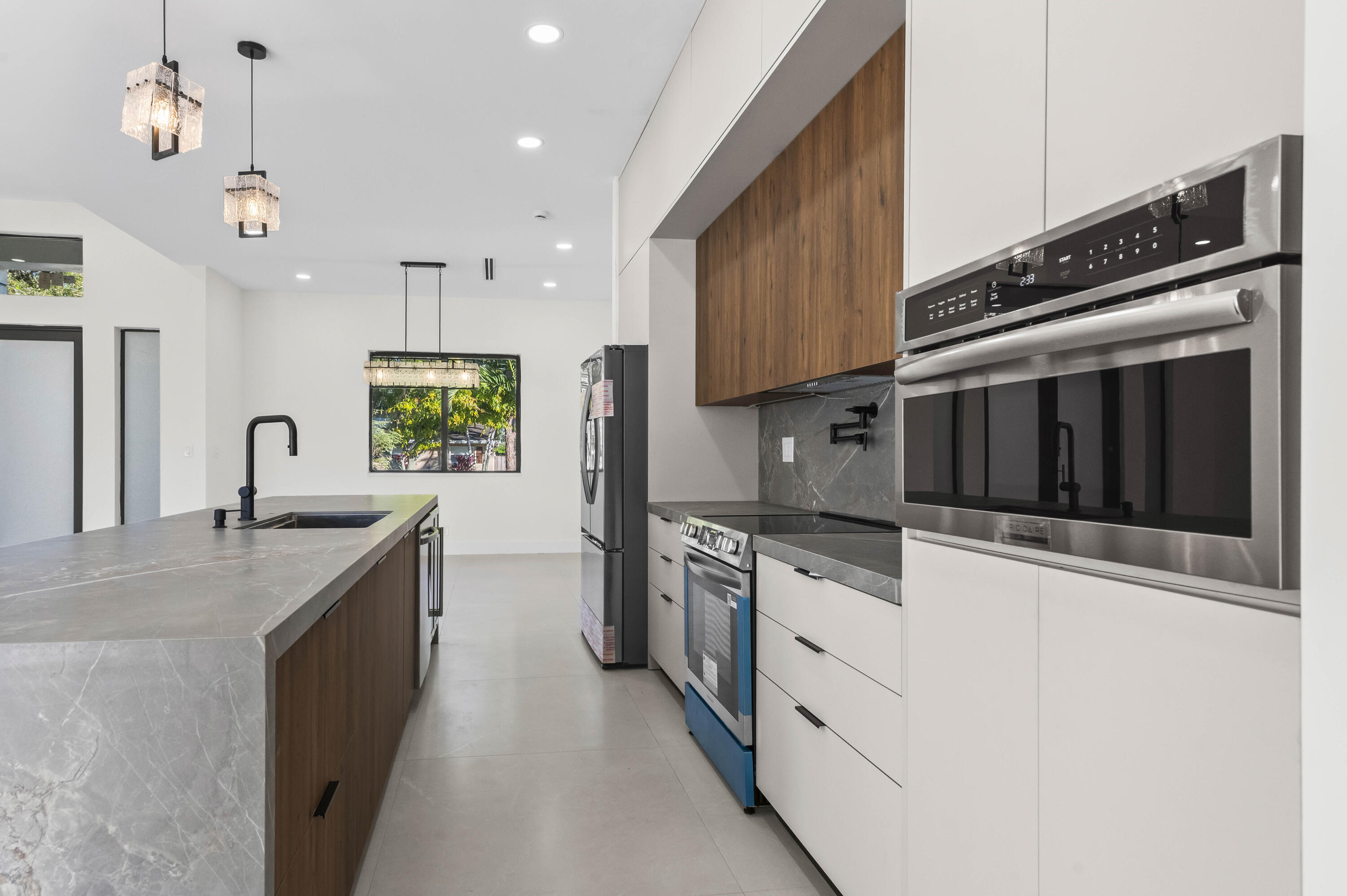 COCONUT CREEK 11TH SEC - Residential