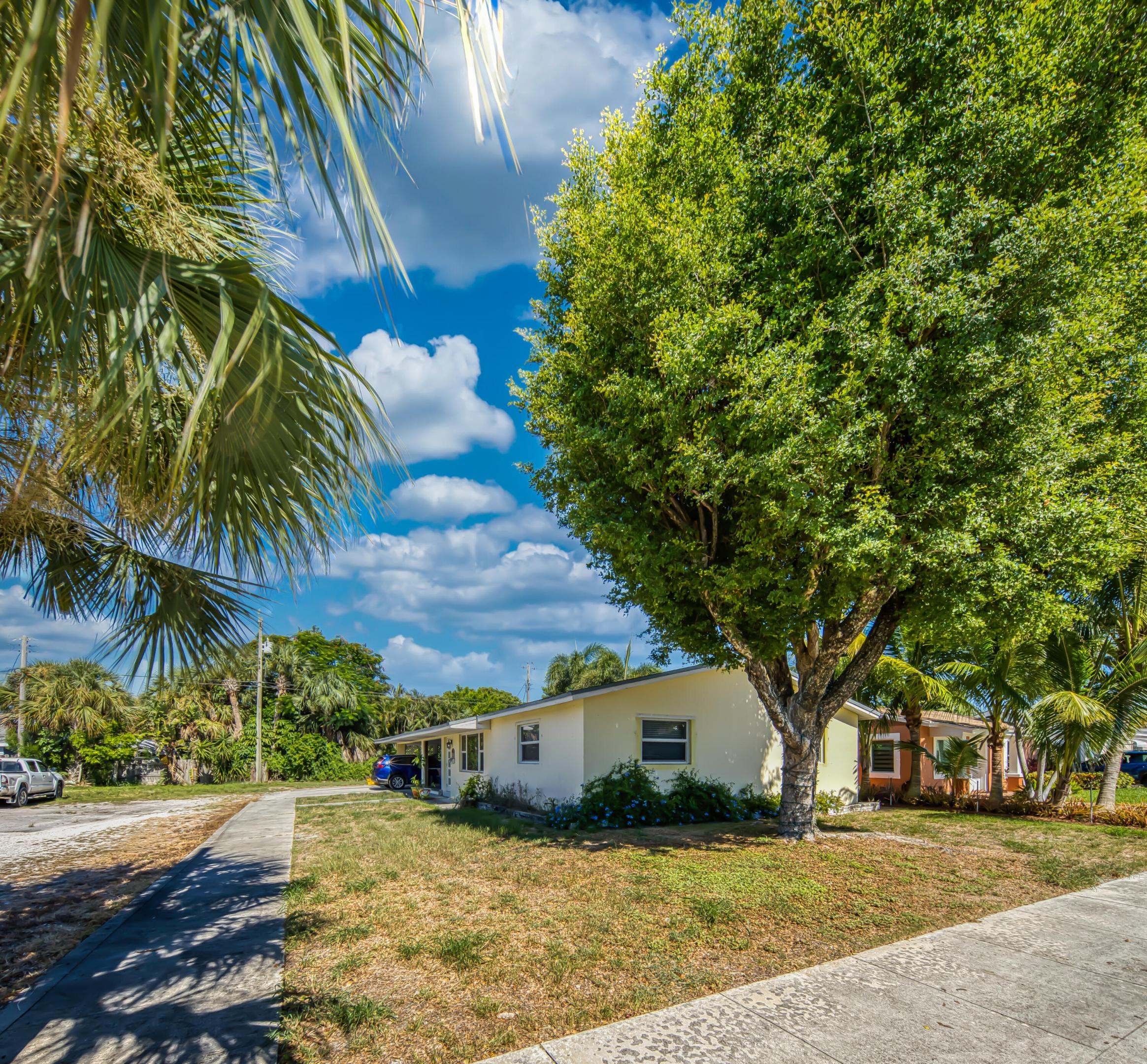 NORTH LAKE WORTH - Residential
