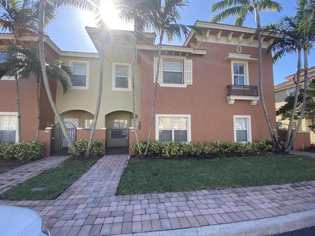 Photo of 280 Lake Monterey Circle, Boynton Beach, FL 33426 (MLS # R10769860)