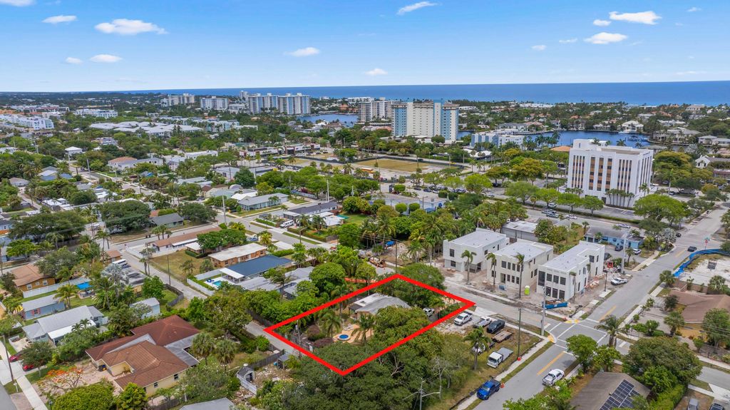 Photo of 730 SE 4th Avenue, Delray Beach, FL 33483 (MLS # B26028737)