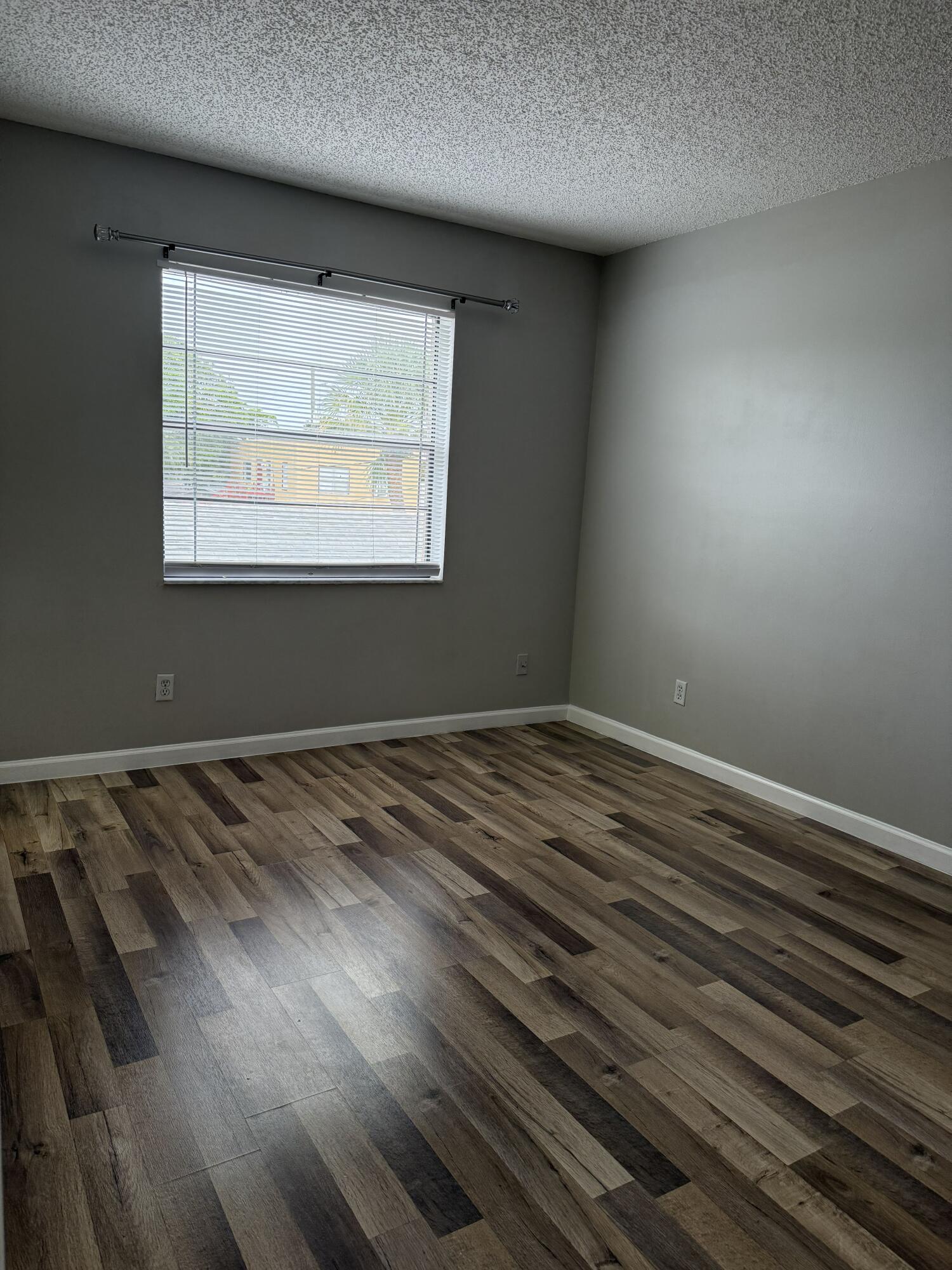 1409 LAKE Avenue 6