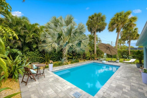 Photo of 206 SE Wentworth Drive, Stuart, FL 34996 (MLS # B26032614)