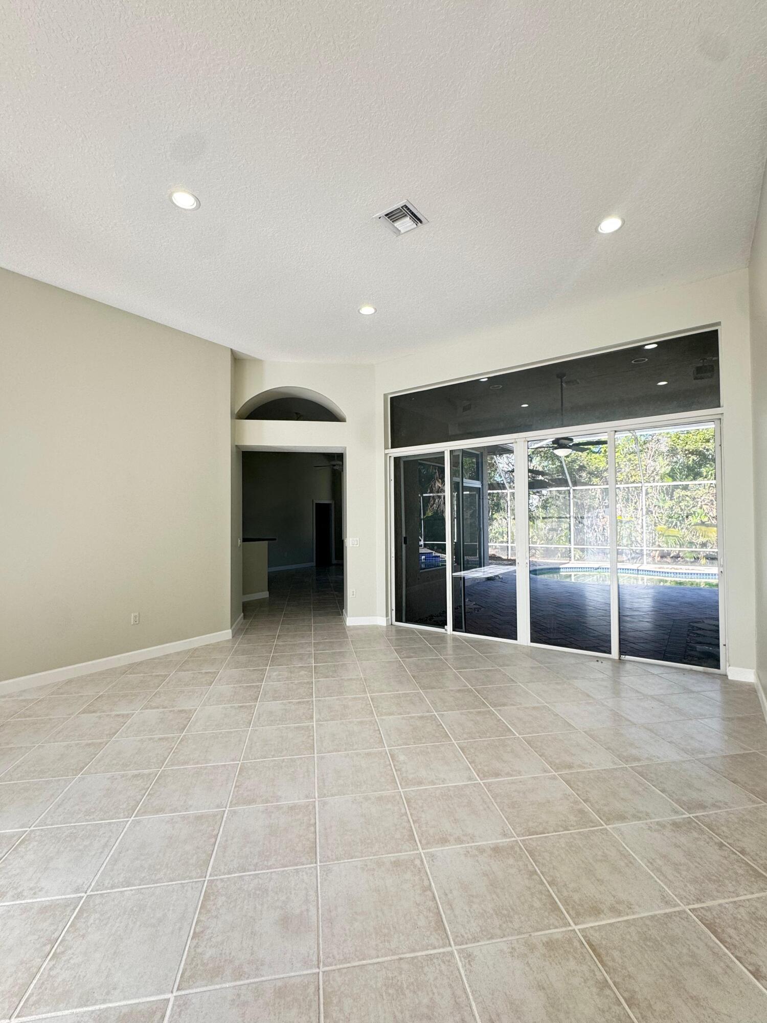 Fox Ridge 157-8 B - Residential Lease
