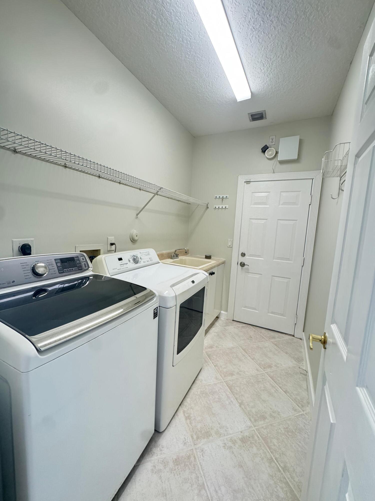 Fox Ridge 157-8 B - Residential Lease