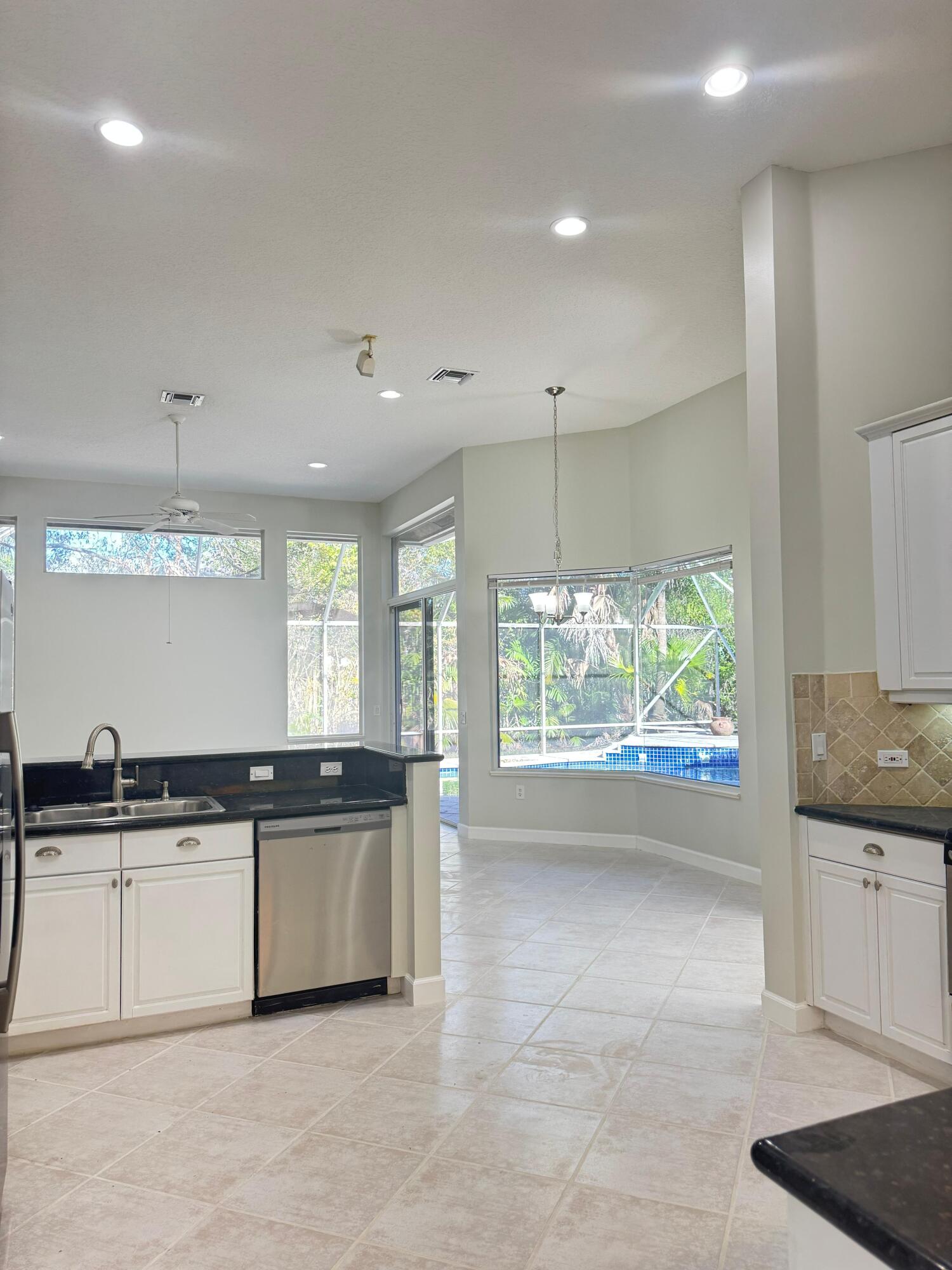 Fox Ridge 157-8 B - Residential Lease