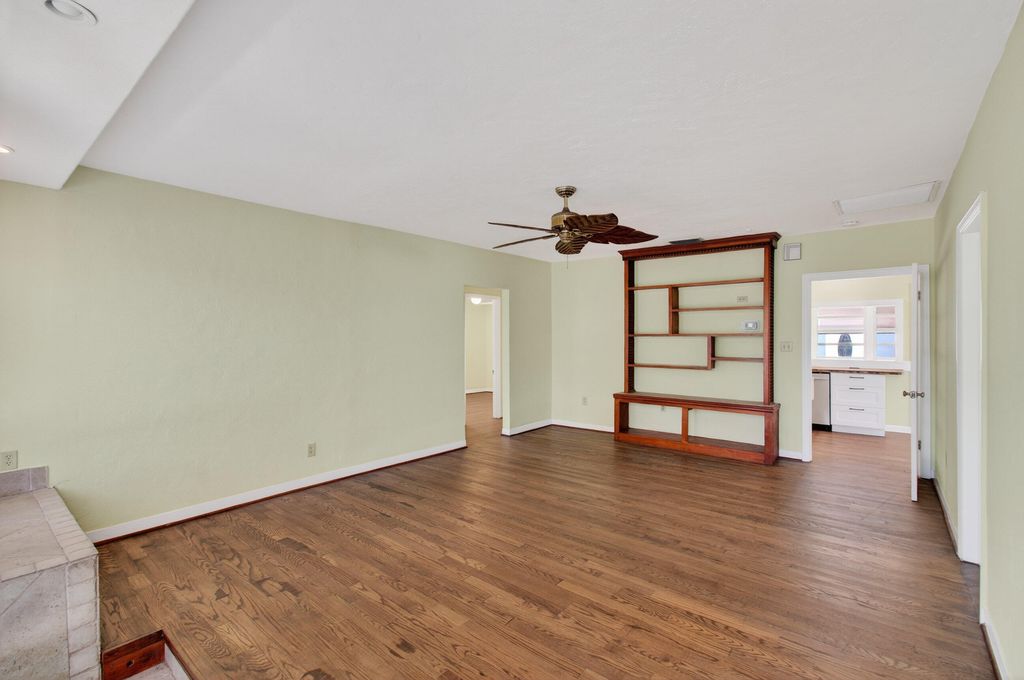 Photo of 817 N Palmway, Lake Worth Beach, FL 33460 (MLS # R11124598)