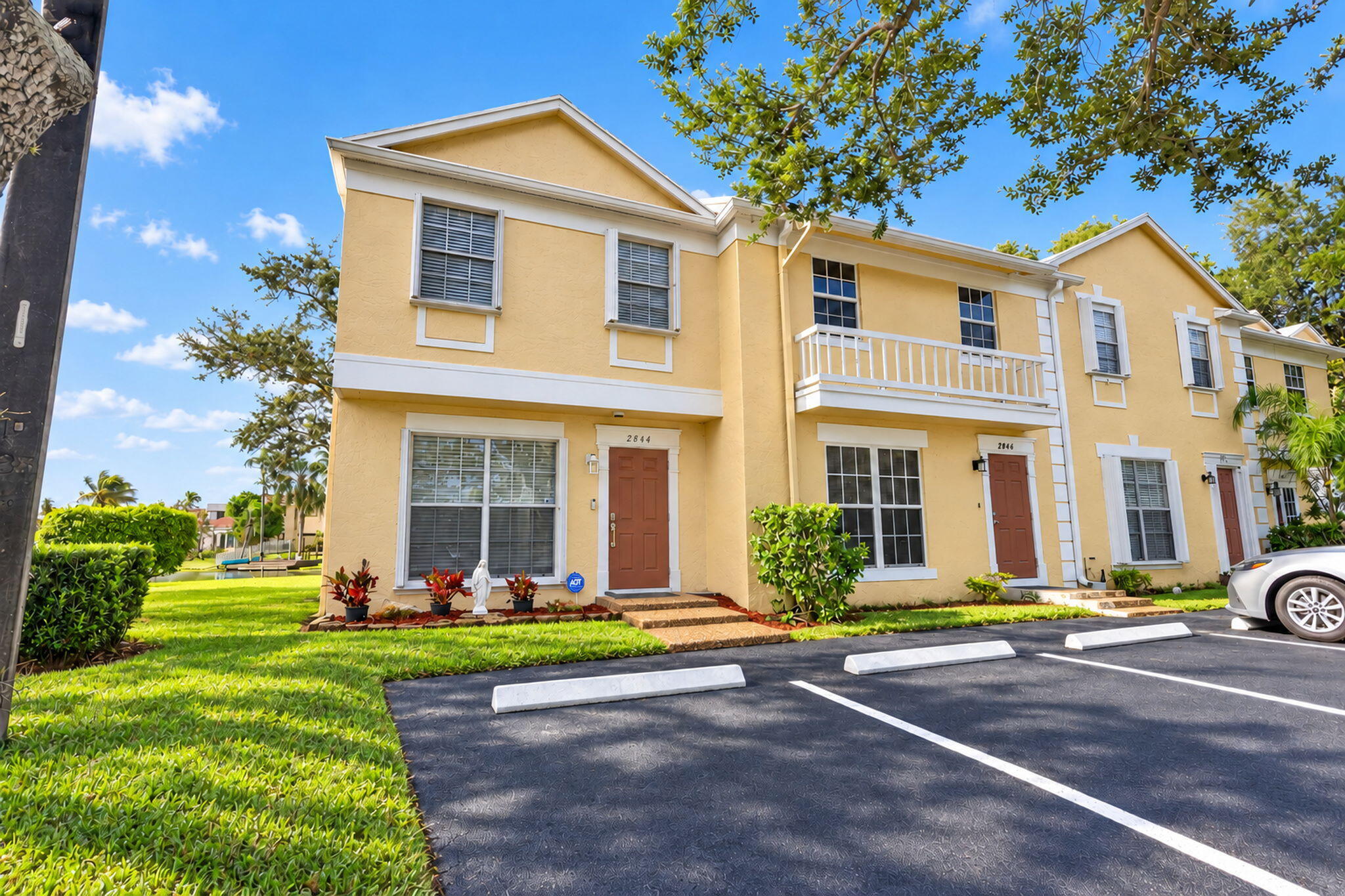 2844 S EDGEHILL Lane 2844