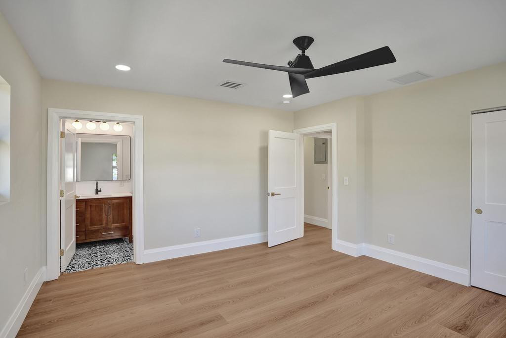 COVE 2ND SEC - Residential