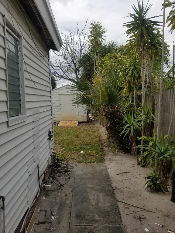 LAKE WORTH TOWN OF - Residential Income