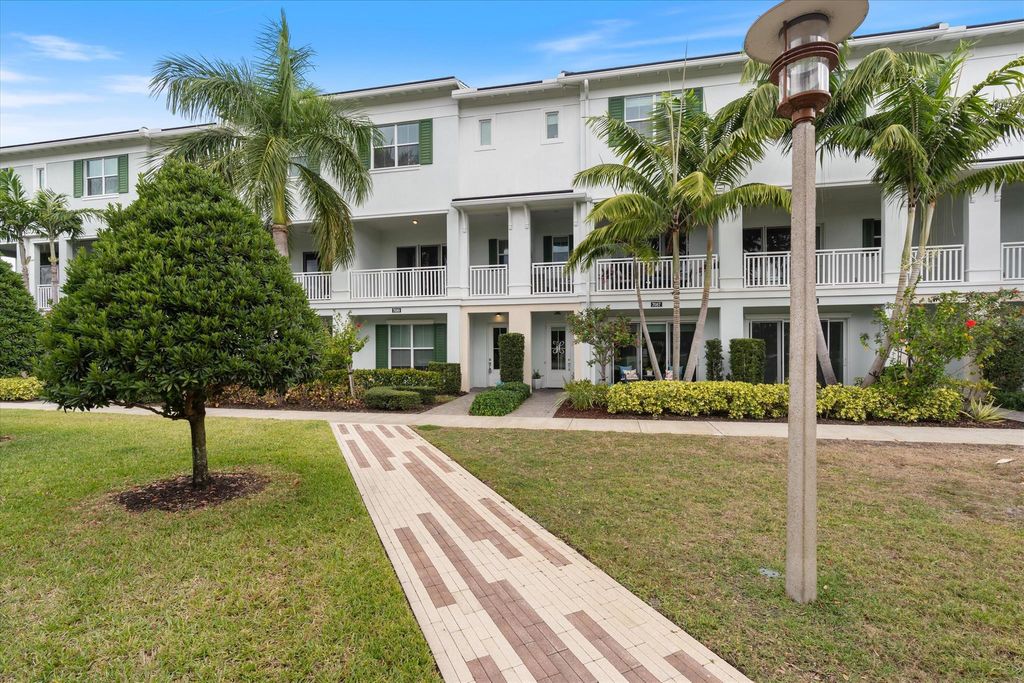 Photo of 7089 Edison Place, Palm Beach Gardens, FL 33418 (MLS # R11083347)