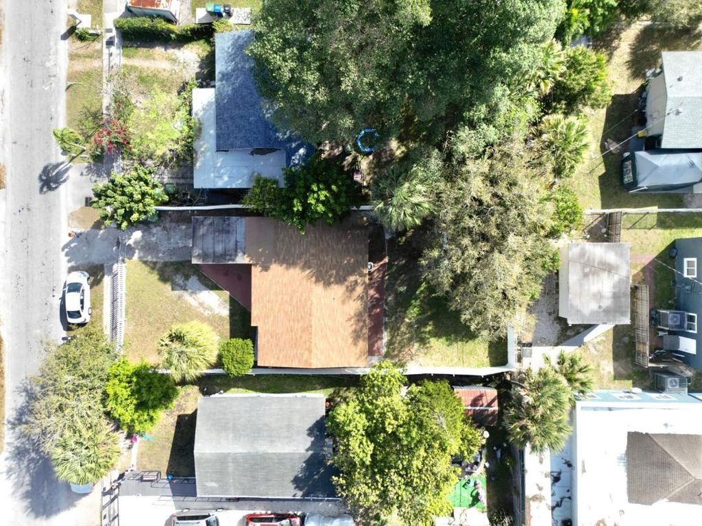 Photo of 525 NW 15th Ter, Fort Lauderdale, FL 33311 (MLS # F10543249)