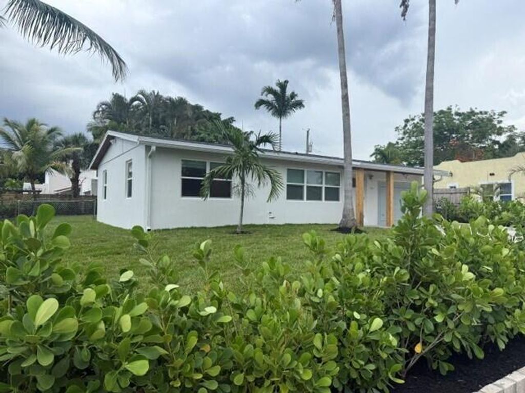 Photo of 802 Lytle Street, West Palm Beach, FL 33405 (MLS # B26041593)
