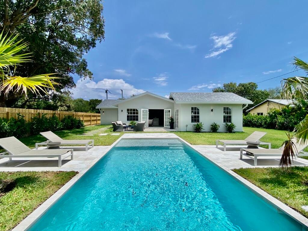 Photo of 108 NW 4th Avenue, Delray Beach, FL 33444 (MLS # R11069486)