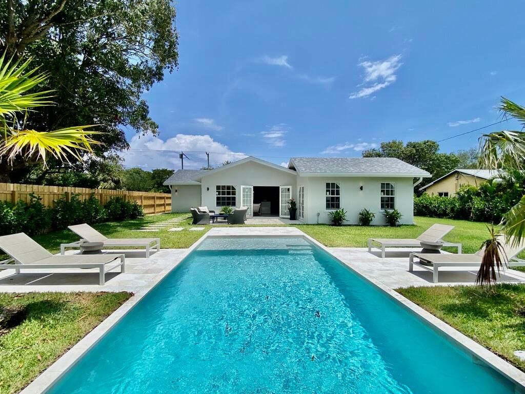 Photo of 108 NW 4th Avenue, Delray Beach, FL 33444 (MLS # R11069486)