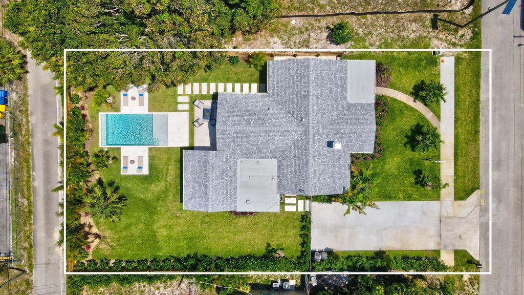 Photo of 108 NW 4th Avenue, Delray Beach, FL 33444 (MLS # R11069486)