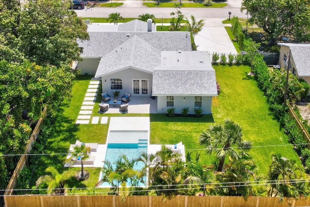 Photo of 108 NW 4th Avenue, Delray Beach, FL 33444 (MLS # R11069486)