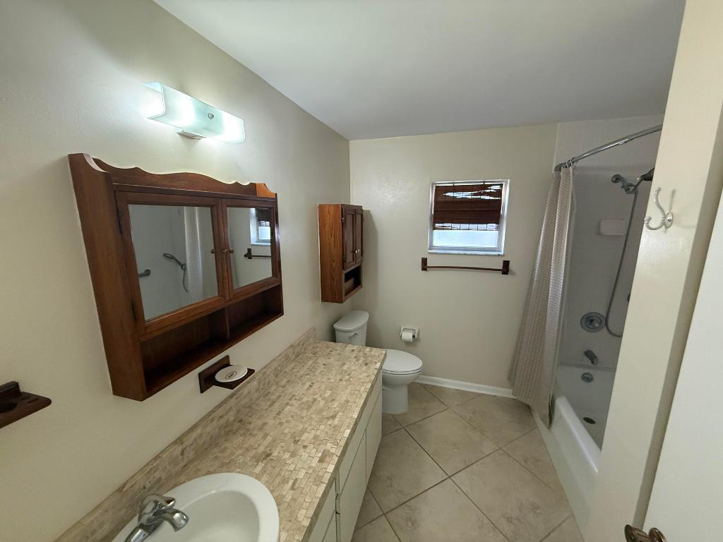 LAKESIDE POINT ADD TO LANTANA - Residential Lease