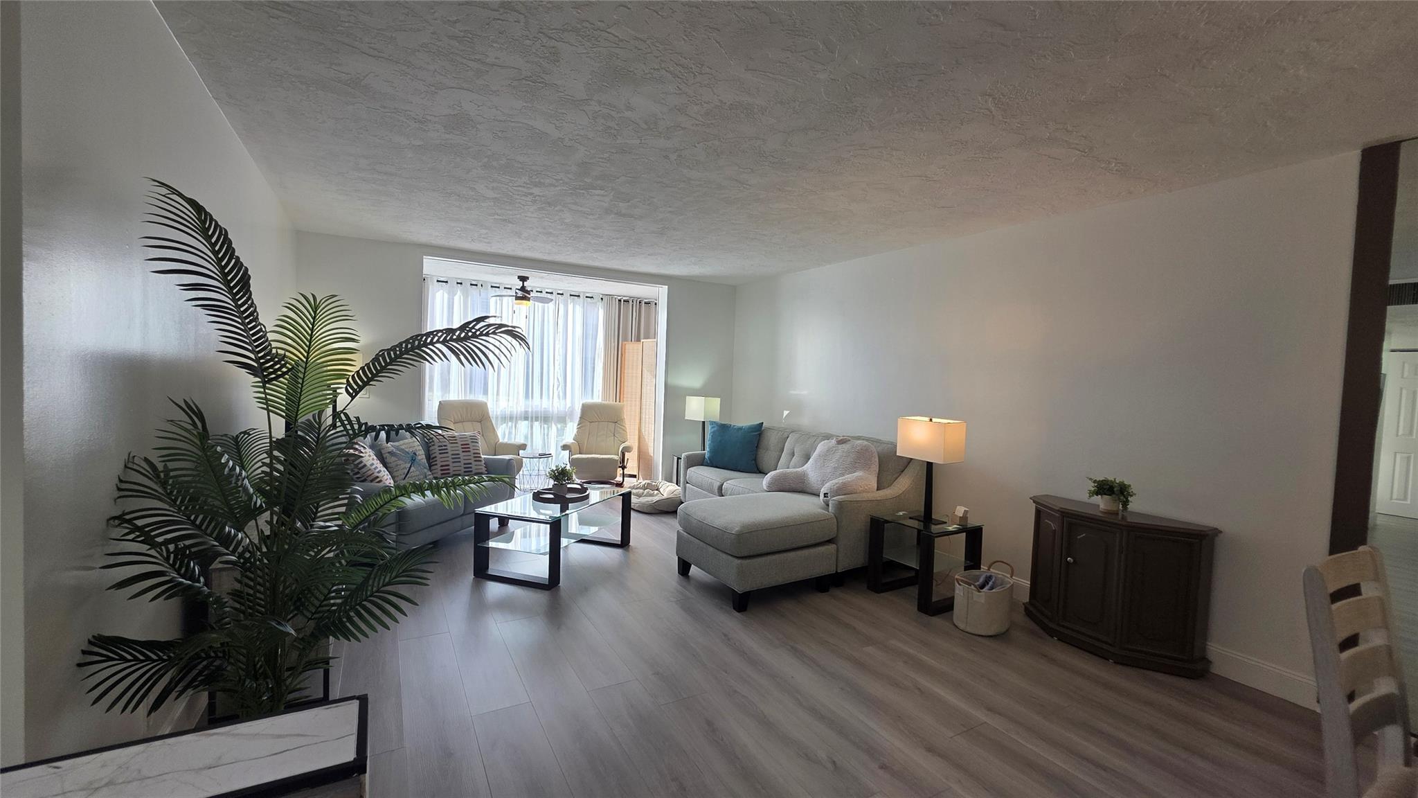 2831 Somerset Dr 105