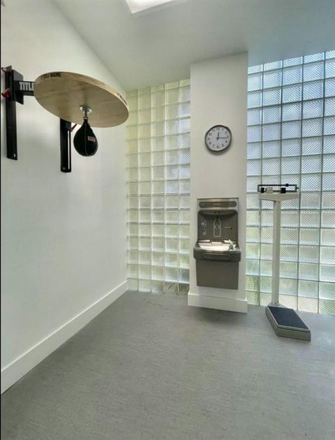 listing image 101