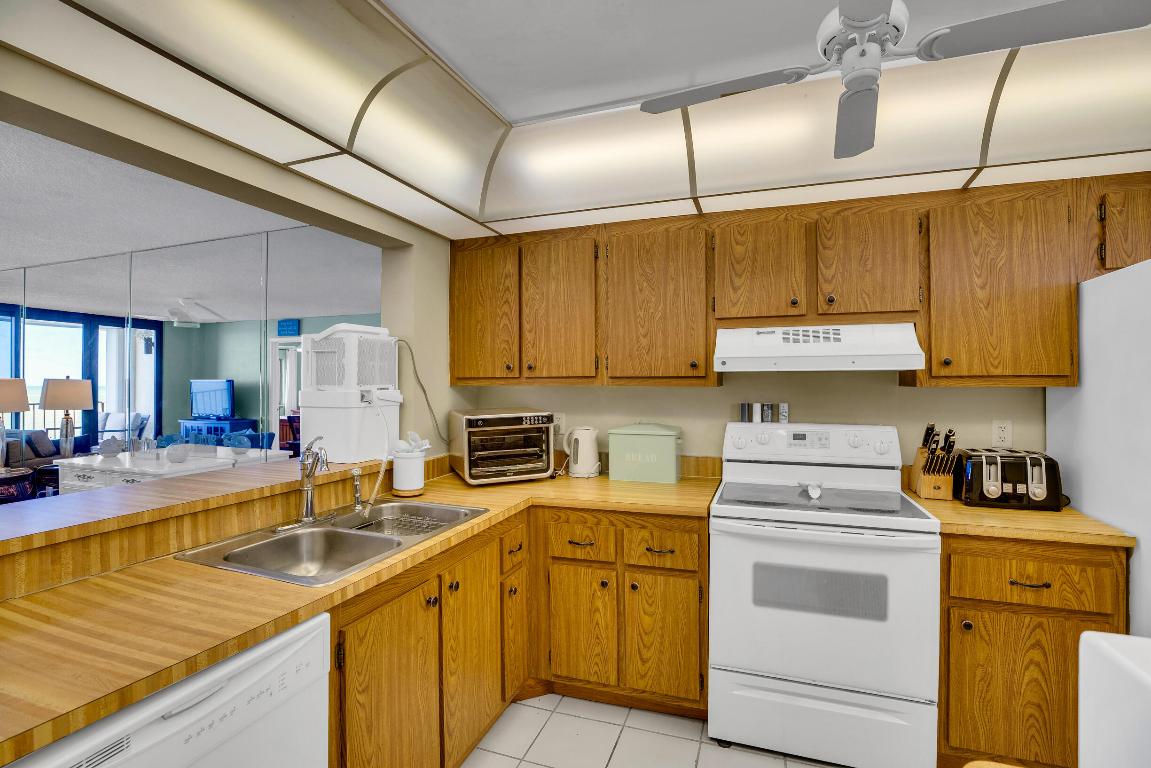 OCEAN HARBOUR SOUTH CONDOMINIUM - Residential