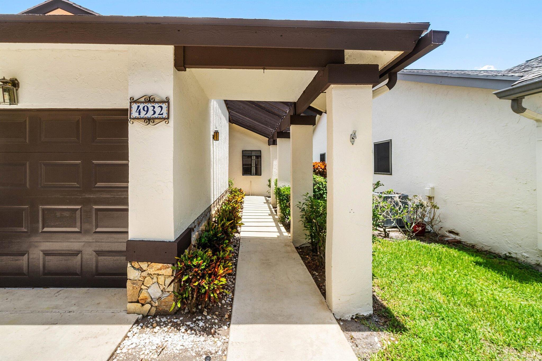 4932 Boxwood Circle