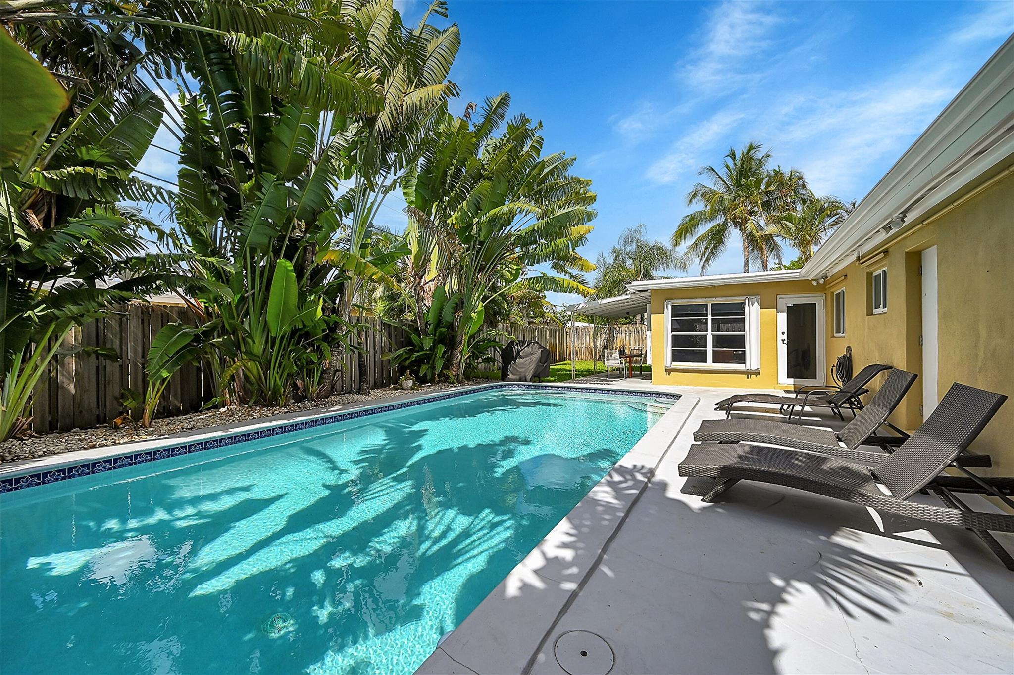 256 SW 11th St