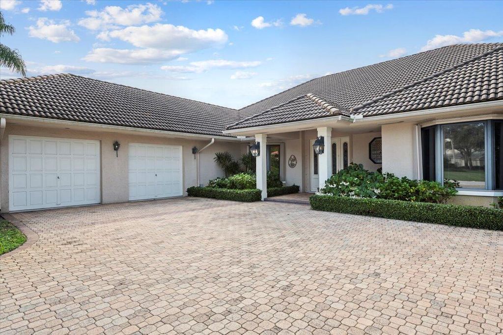Photo of 13781 Monaco Way, Palm Beach Gardens, FL 33410 (MLS # R10950351)
