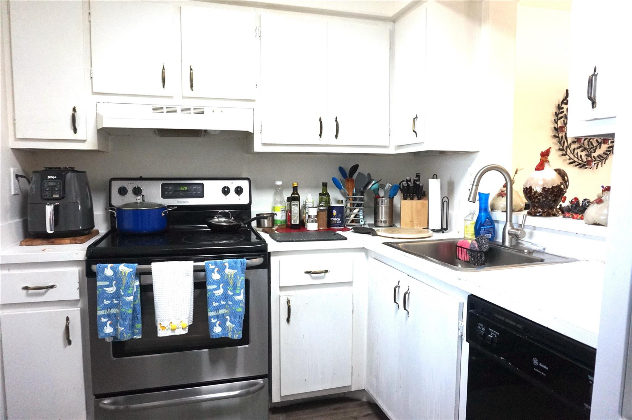 Palm Lakes Condo - Residential