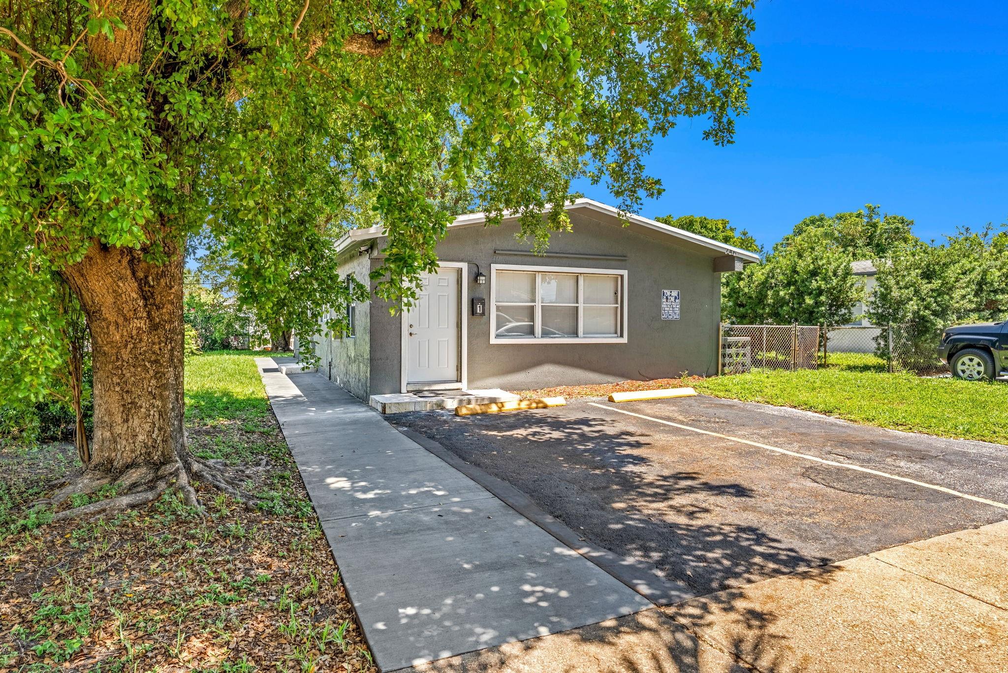 746 SW 4th St