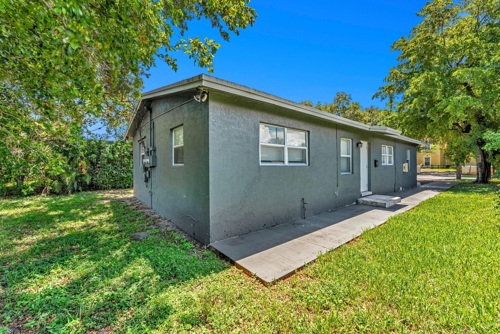 746 SW 4th St