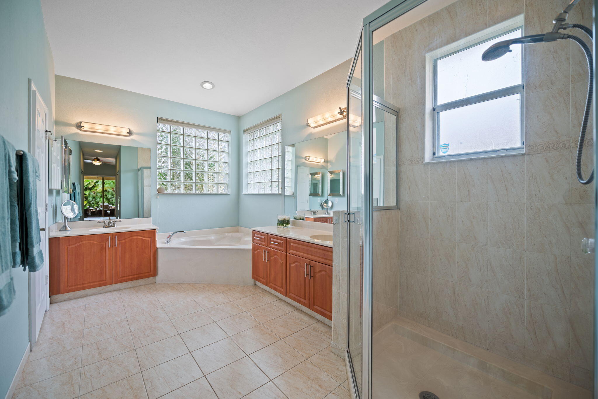 PHOENICIAN COVE - Residential