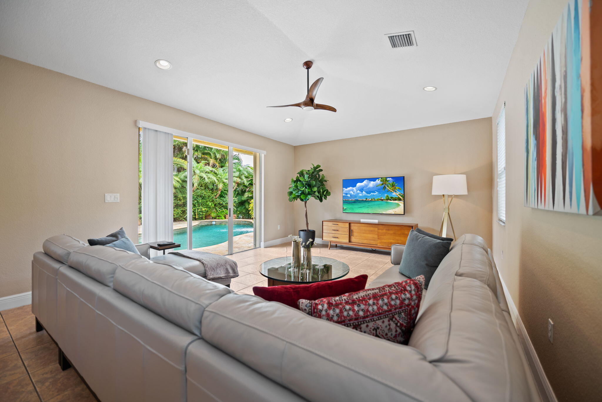 PHOENICIAN COVE - Residential