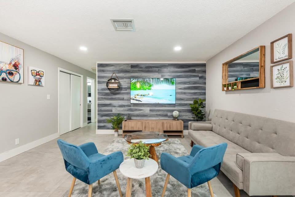 AVON HEIGHTS - Residential Income