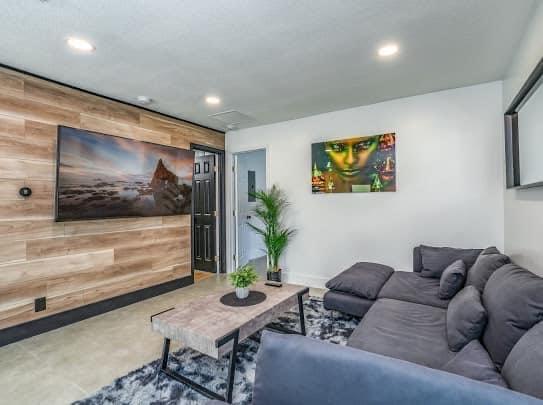 2747 Griffin Road 1-3