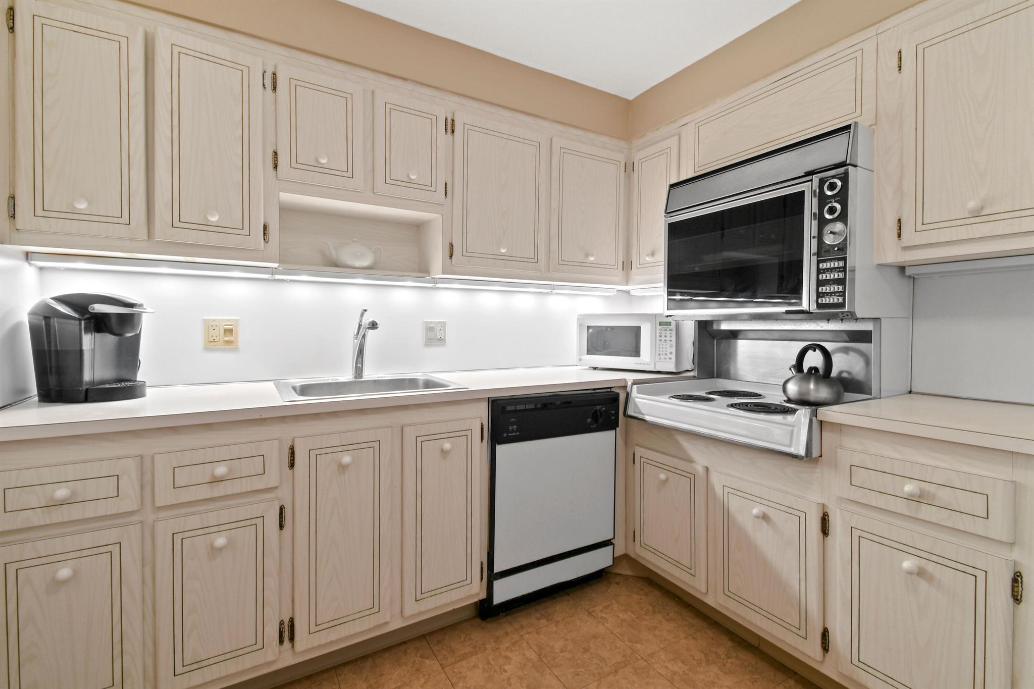 SUN AND SURF ONE HUNDRED - Residential