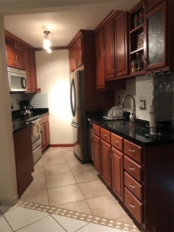 2600 Collins Avenue 401