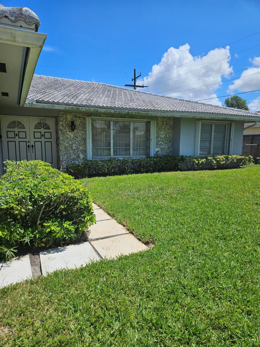 Photo of 1280 SW 27th Place, Boynton Beach, FL 33426 (MLS # R11096042)