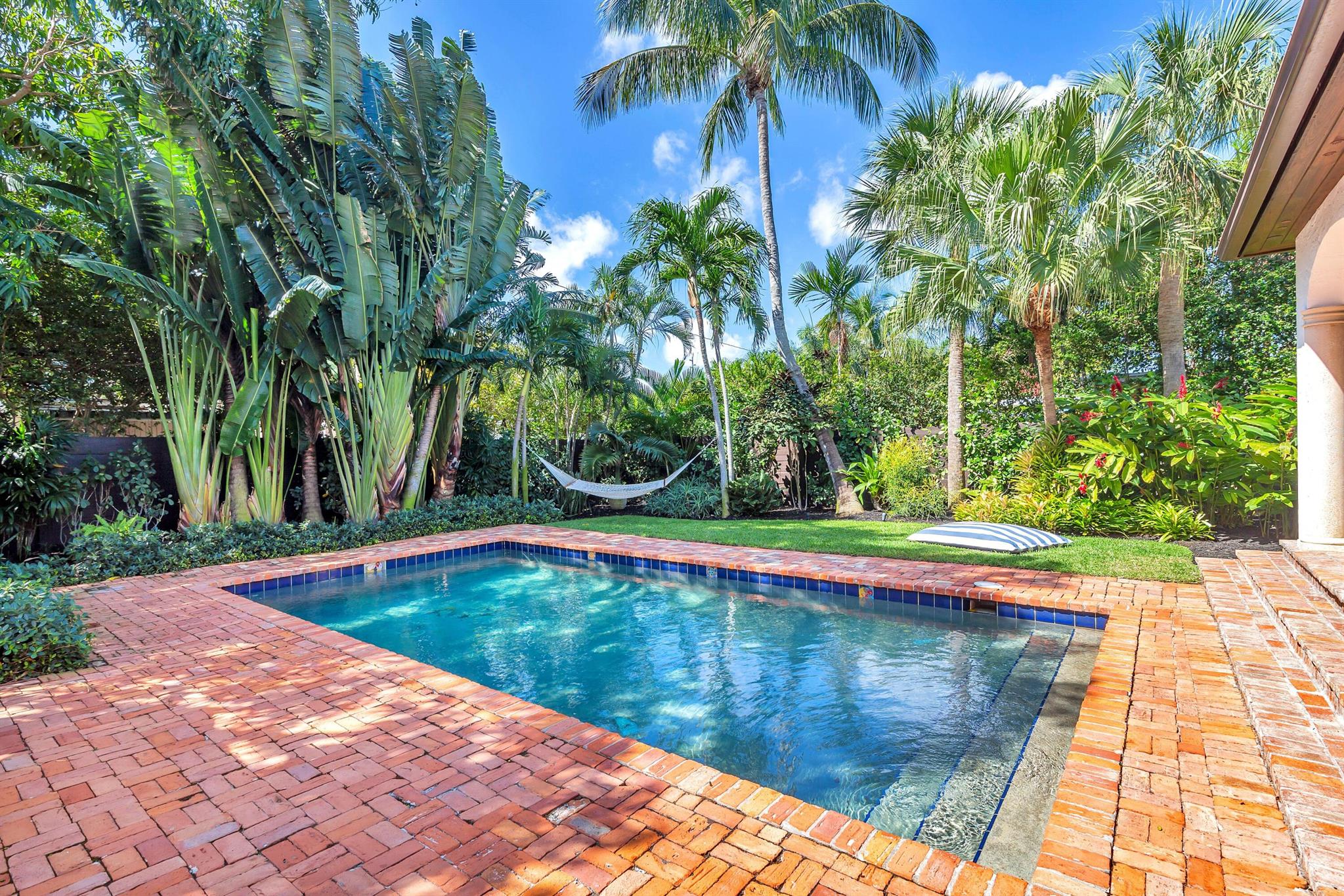 EDGEWATER - Residential