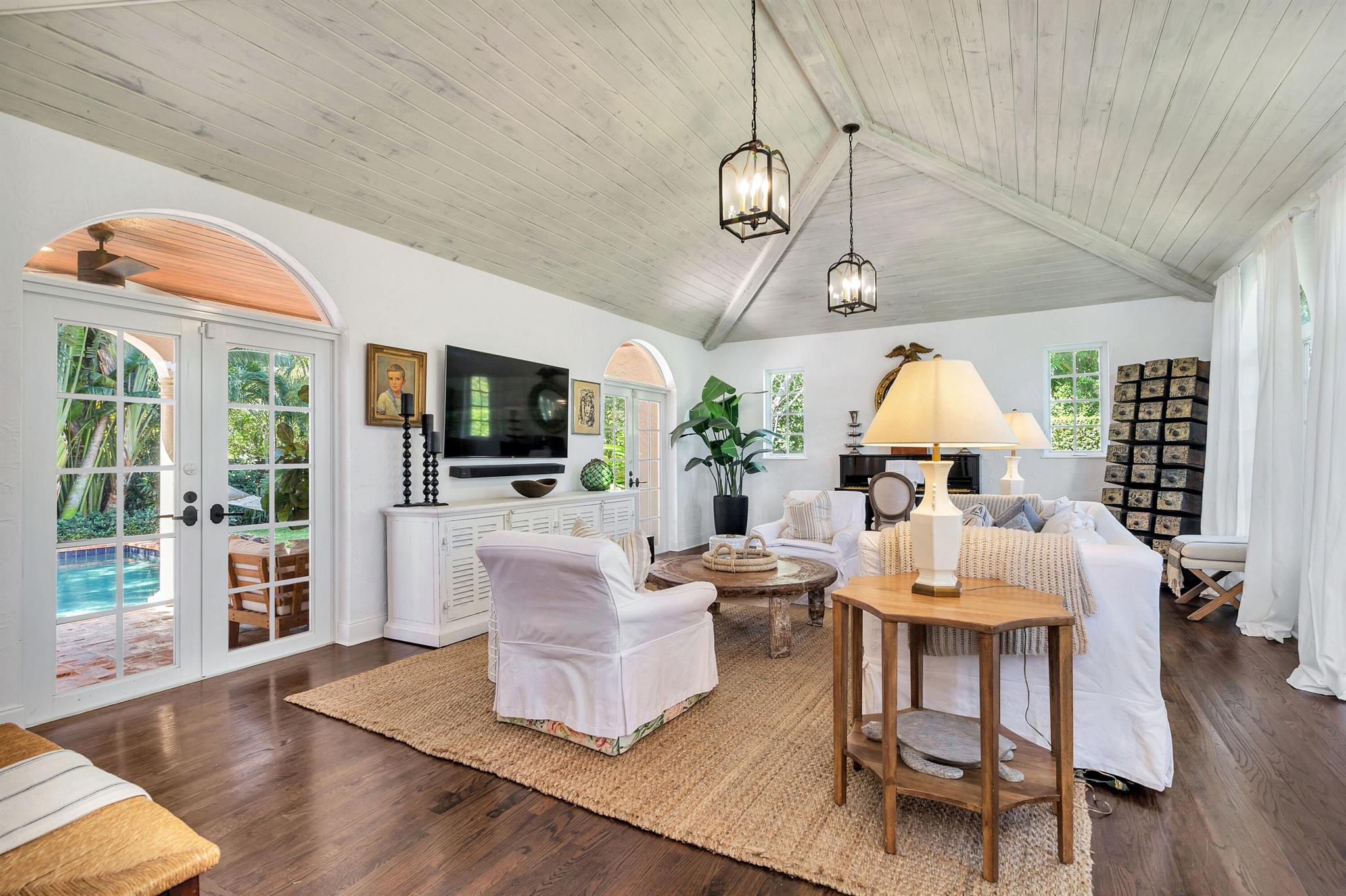 EDGEWATER - Residential