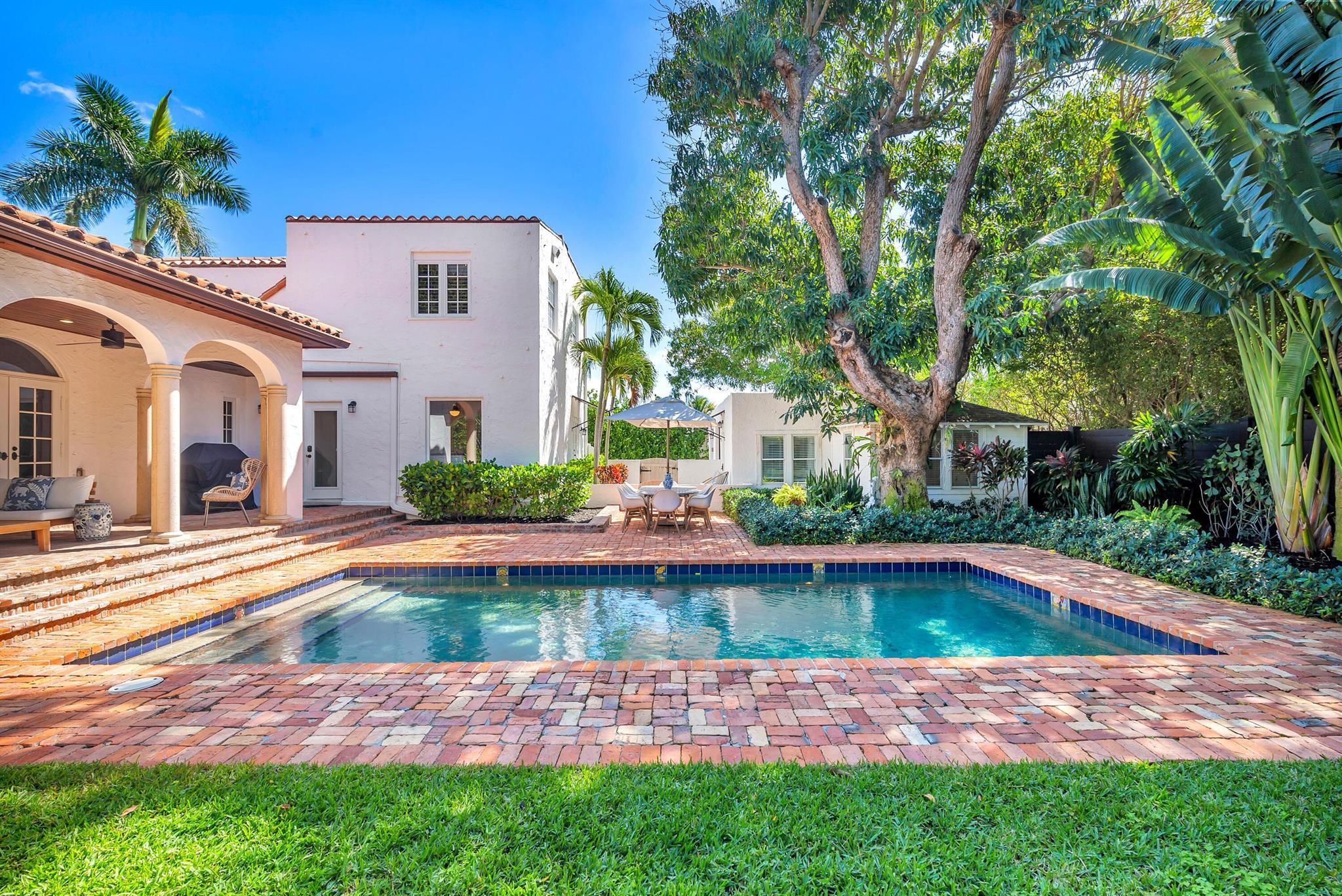 EDGEWATER - Residential